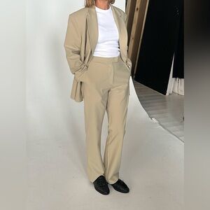 NWOT Djerf Avenue First Choice Pants in Greige Tan Khaki Women’s M